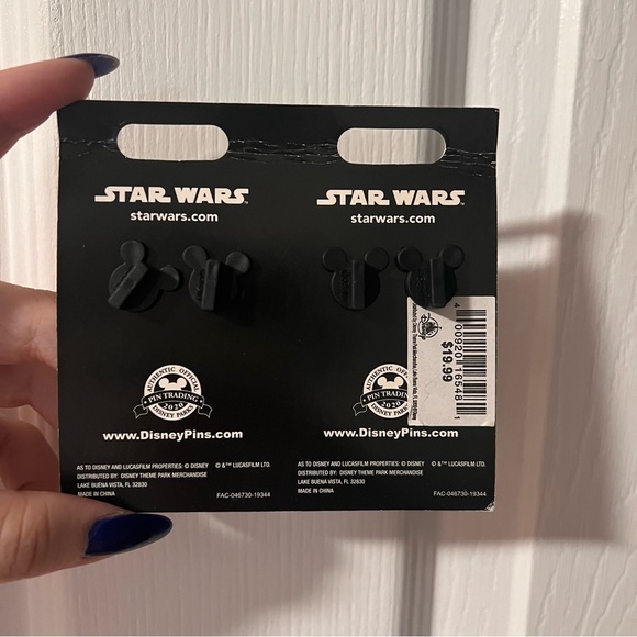 Limited Edition Her Universe Star Wars Princess Leia Pins - Picture 4 of 4